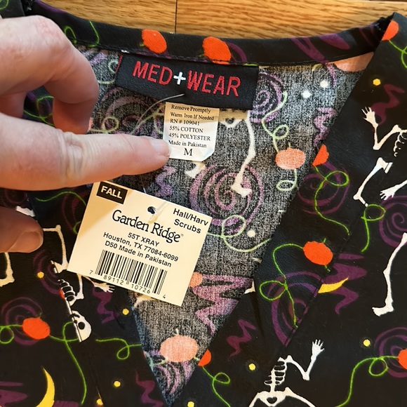 NWT Halloween, fall themed scrub shirt w/skeletons - Picture 5 of 7